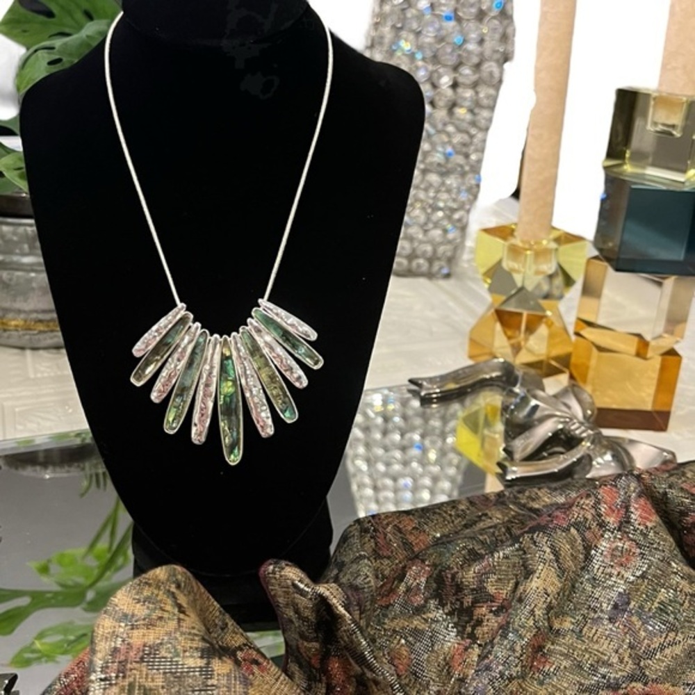 Dana Buchman Silver Tone‎ Faceted Green Abalone Statement Empress Necklace 19”